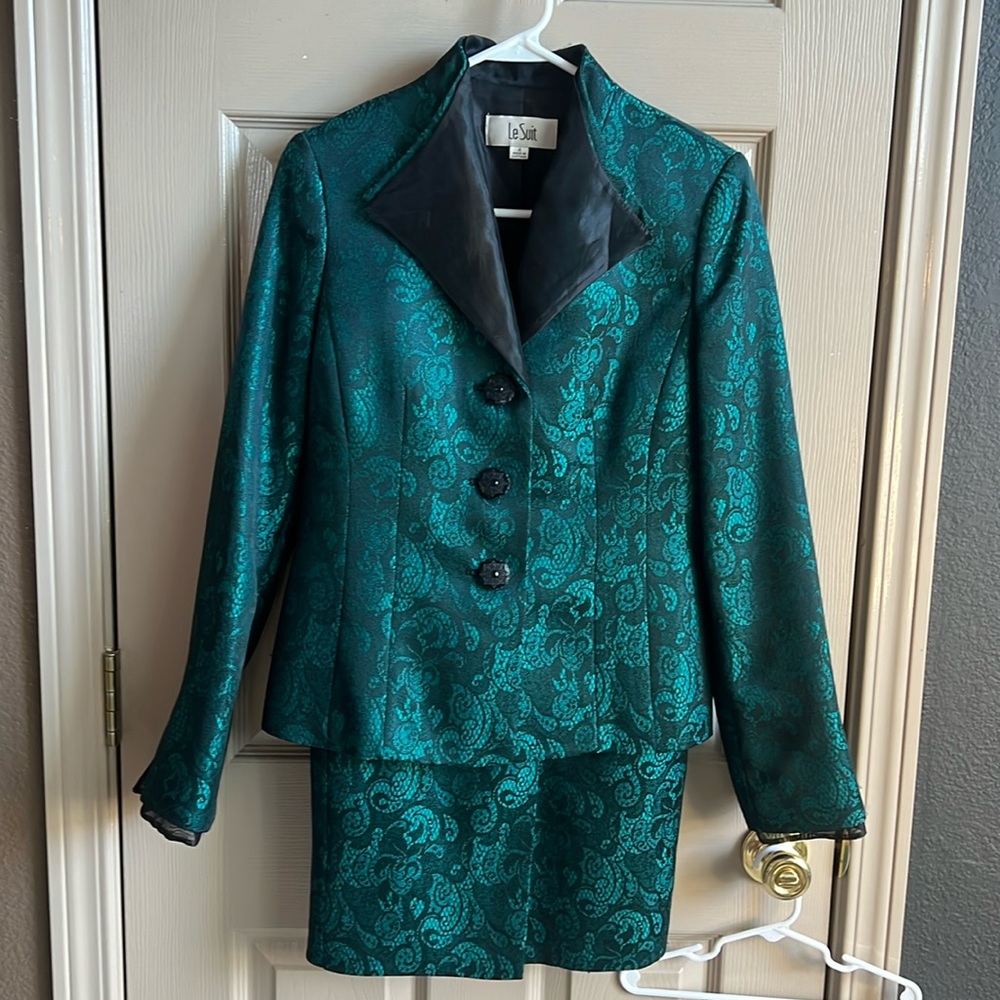 Slytherin le suit